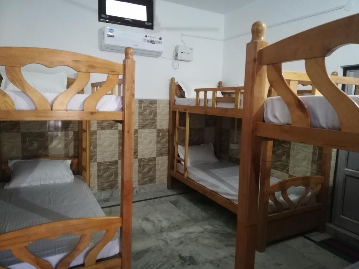 מלון רישיקש Raahi The Travellers Nest מראה חיצוני תמונה